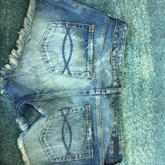 High rise distressed medium denim shorts. - Picture 3 of 4